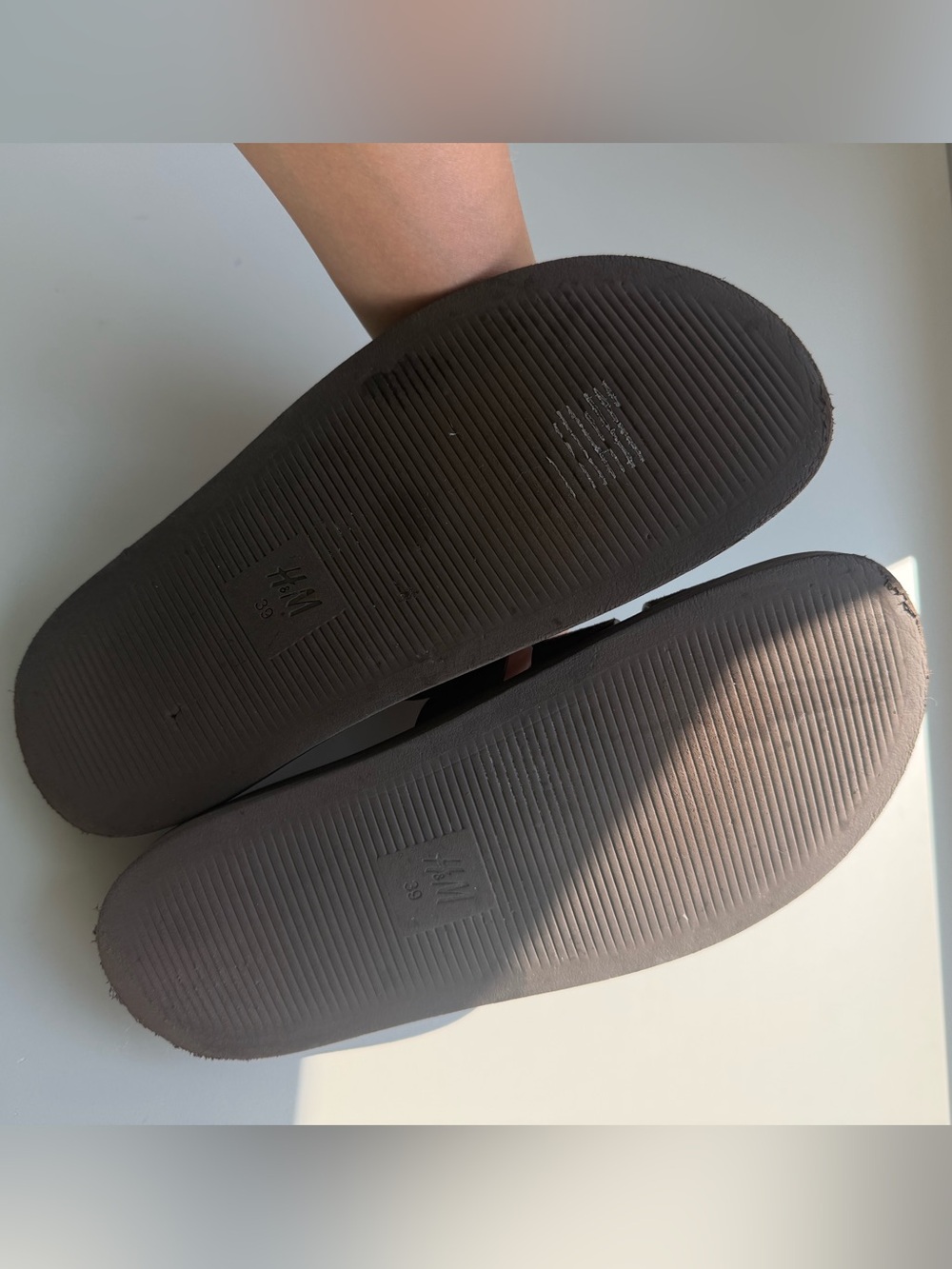 H&M Dark Brown Footbed Sandals Size 8 - Picture 6 of 9